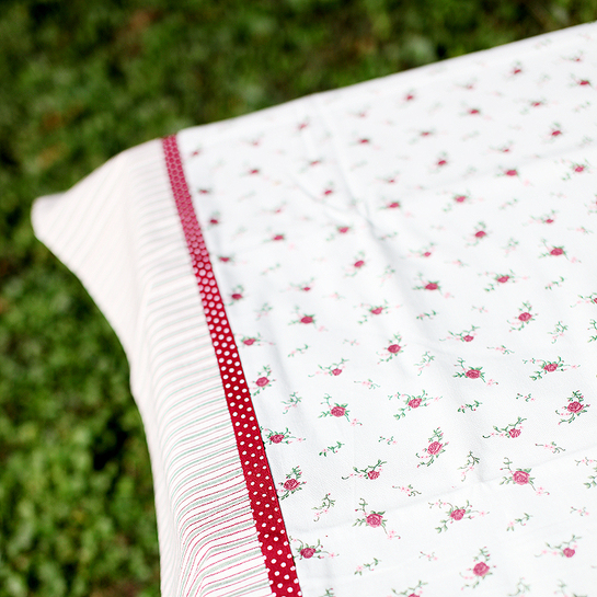 Obrus La Petite Rose 100*100 cmphoto