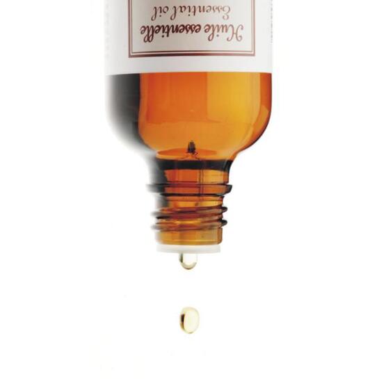 Éterický olej - levandinphoto