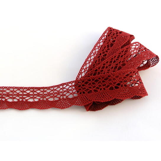 Paličkovaná krajka brusnicováphoto