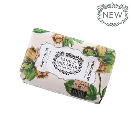 Mydlo pralinky a lieskový orechphoto