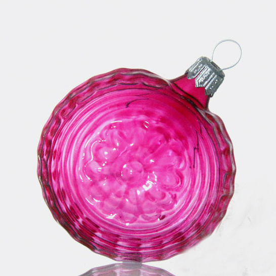 Vianočná guľa sýto ružováphoto