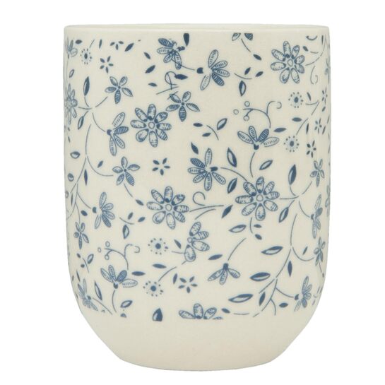 Šálka biela s modrými kvietkamiphoto