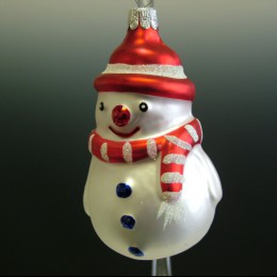 Snehuliak veľký so šálomphoto